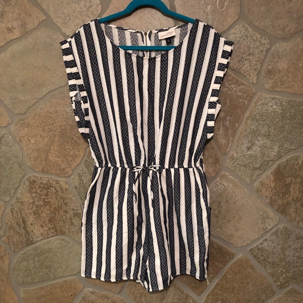 Universal Thread Romper. Size XL